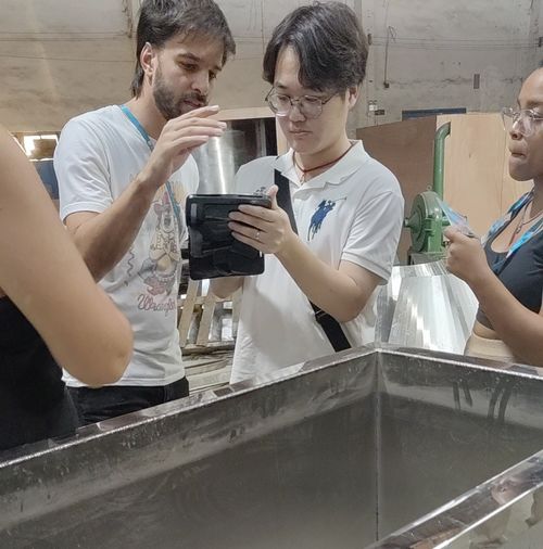 最新の企業ニュース スペイン の 顧客 が 建設 場 に 訪問 し た 際,スピラル コンベア 器 に 対する 強い 関心